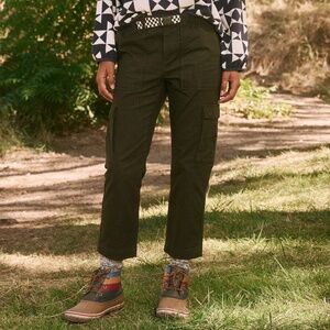 The Great. + Eddie Bauer The Canvas Hiking Pants in Dark Forest Green